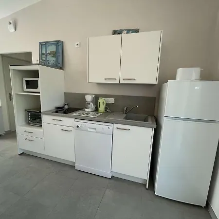 Petite Maison Neuve A 250m De La Avec Jardin Clos, Terrasse Et Parking - - Fr-1-224b-190 Holiday home *