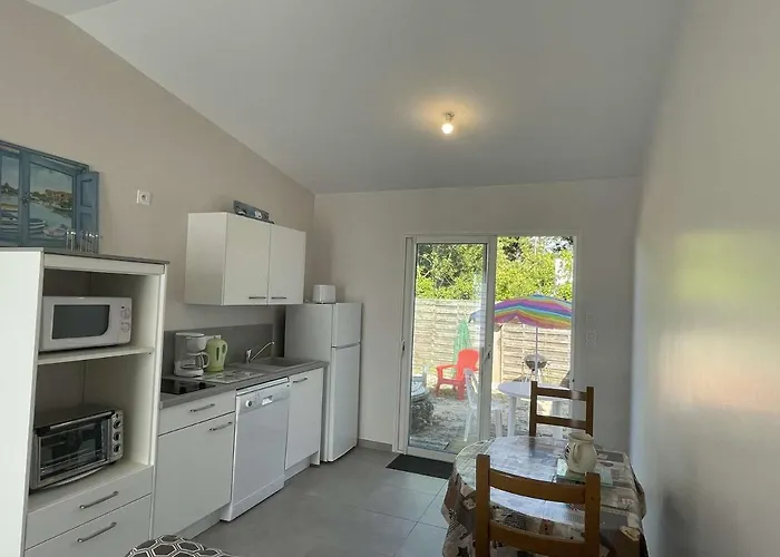 Petite Maison Neuve à 250m De La Avec Jardin Clos, Terrasse Et Parking - - Fr-1-224b-190 * L'Epine (Vendee)